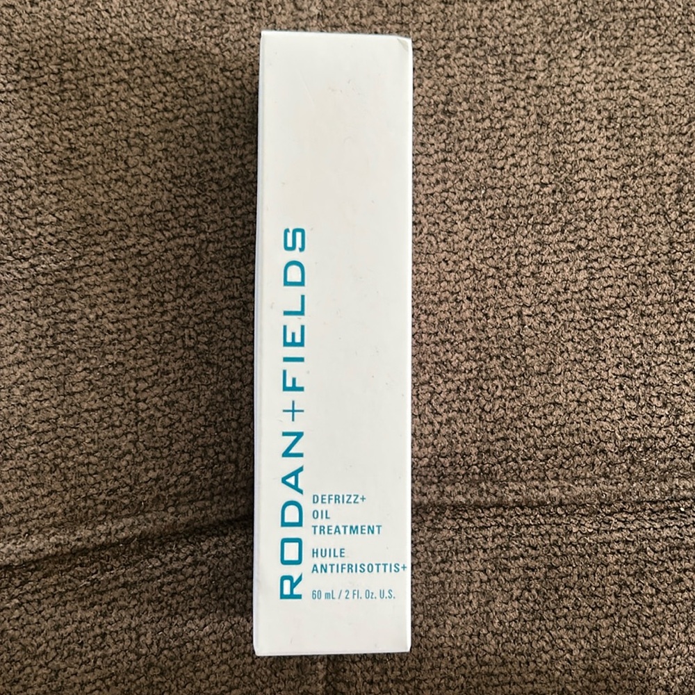Rodan + Fields 
DEFRIZZ+ Oil Treatment